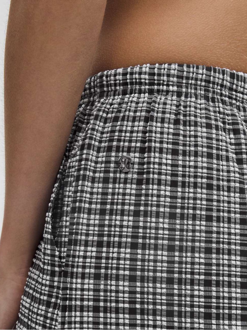 Lululemon Seersucker Check Mid-Rise Pull On 3” shorts women’s XL - Picture 5 of 12